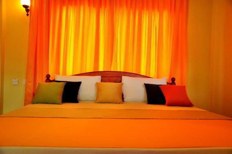 Palm Beach Inn&Sea Shells Cabanas Bentota Bagian luar foto