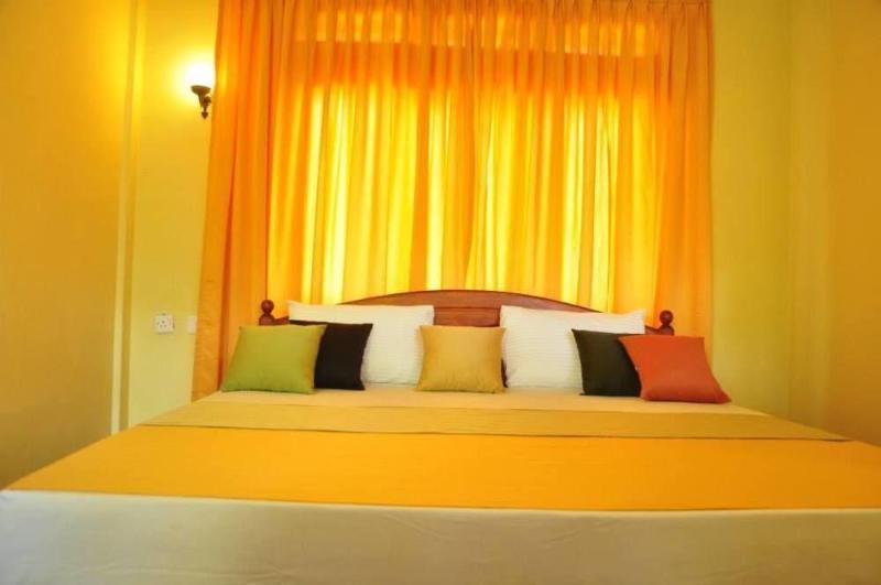 Palm Beach Inn&Sea Shells Cabanas Bentota Bagian luar foto