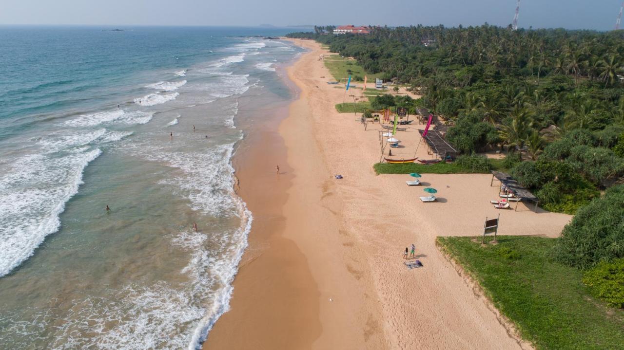 Palm Beach Inn&Sea Shells Cabanas Bentota Bagian luar foto