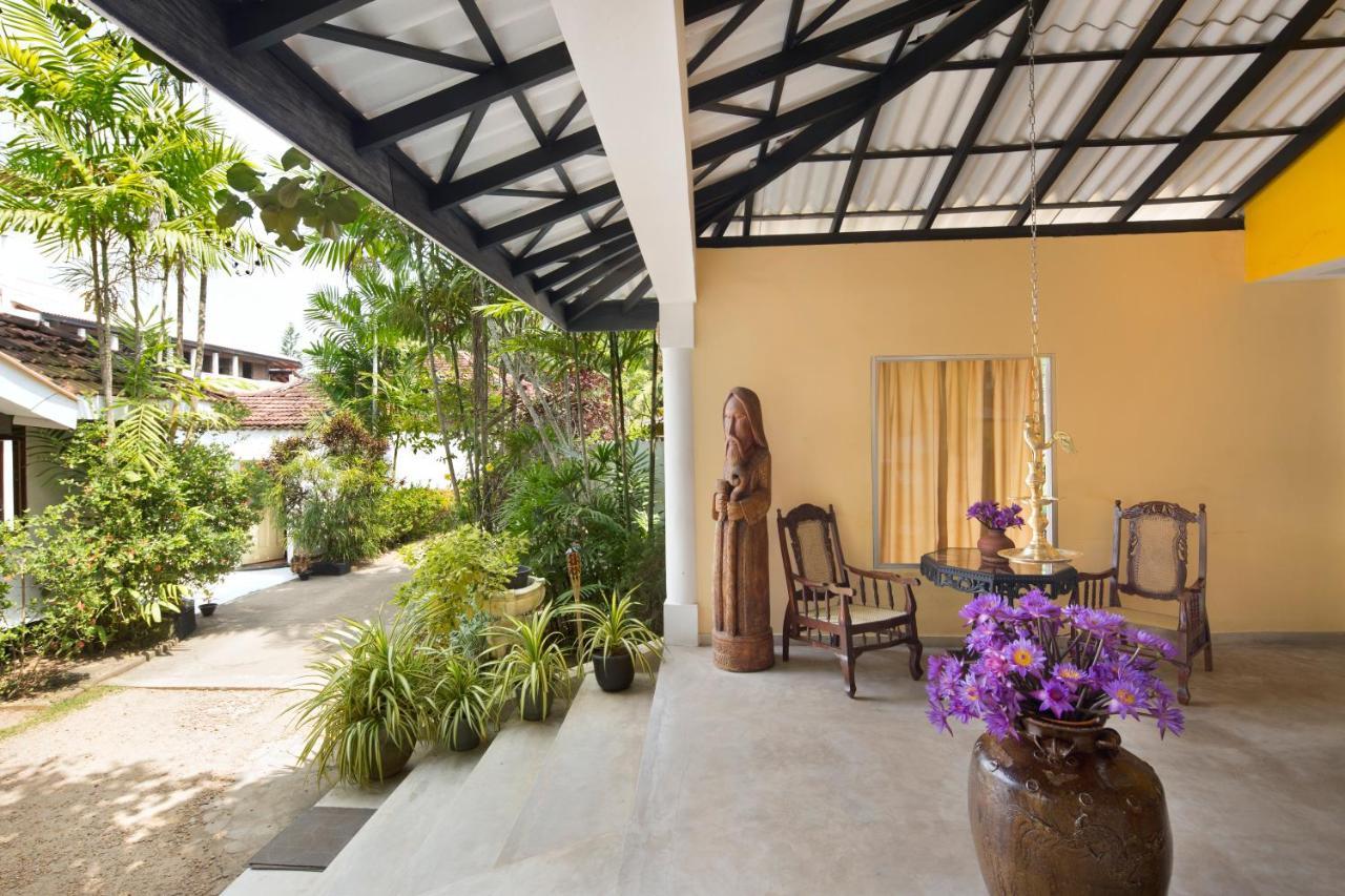 Palm Beach Inn&Sea Shells Cabanas Bentota Bagian luar foto